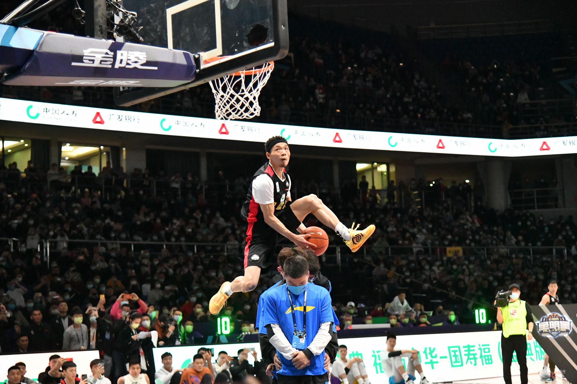 令无数球迷 令无数球迷