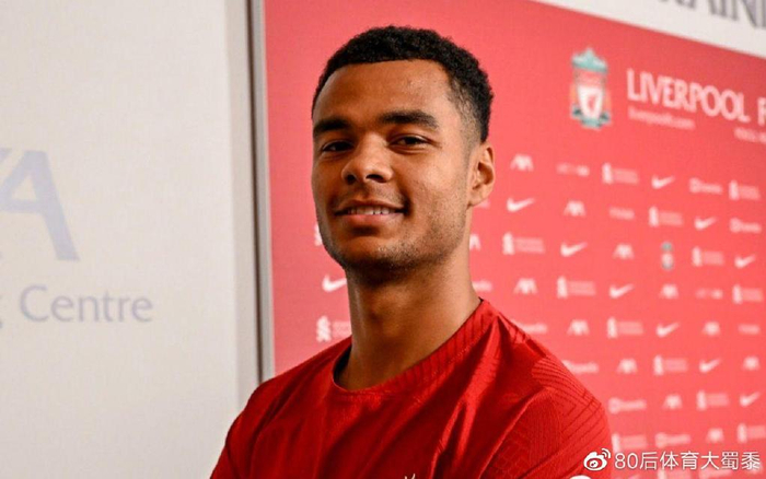 足球比赛的 足球比赛的