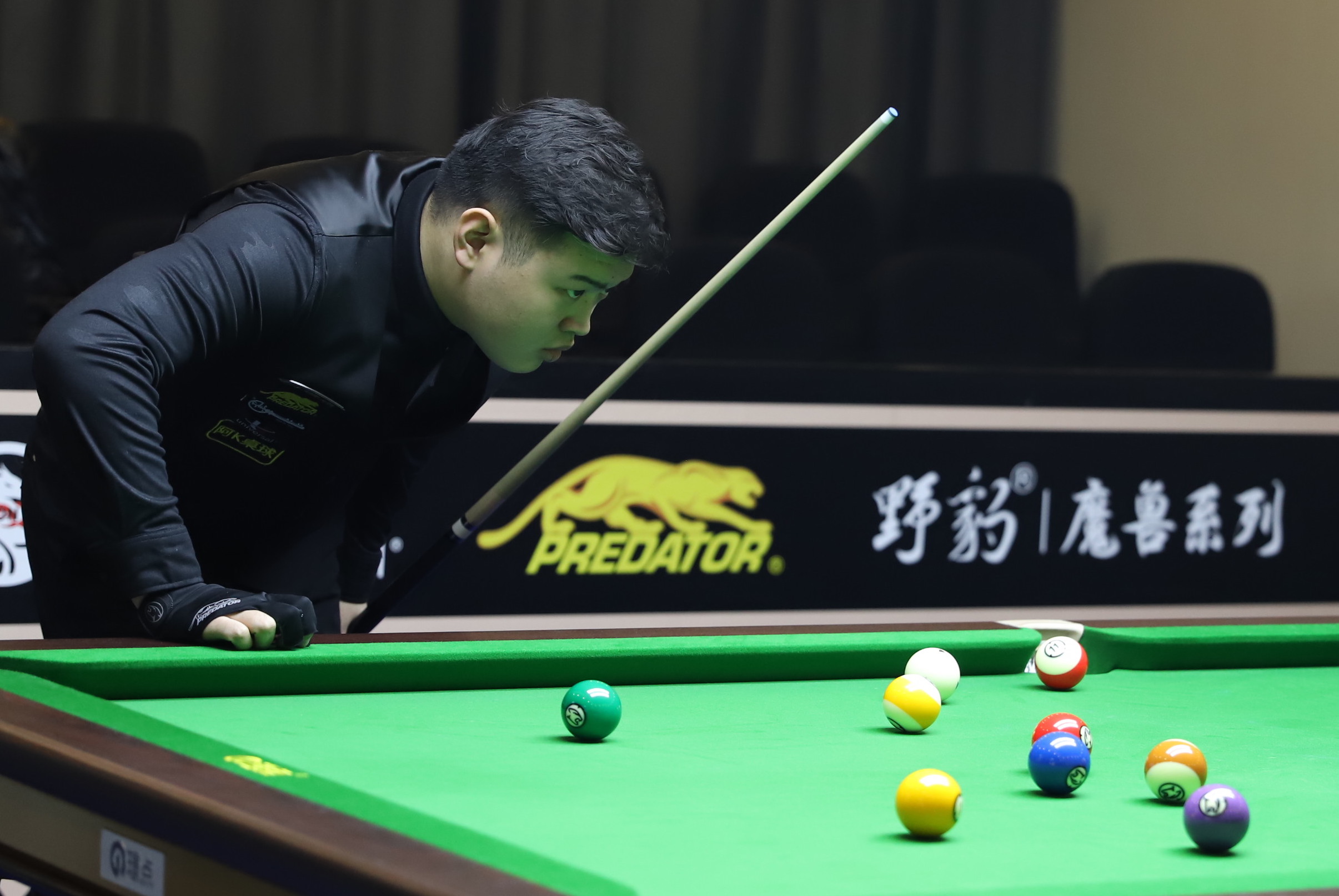 球场上见面 球场上见面