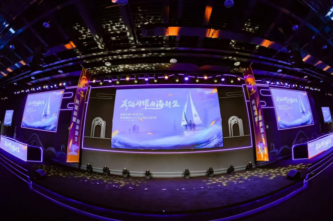 他展现了惊 他展现了惊